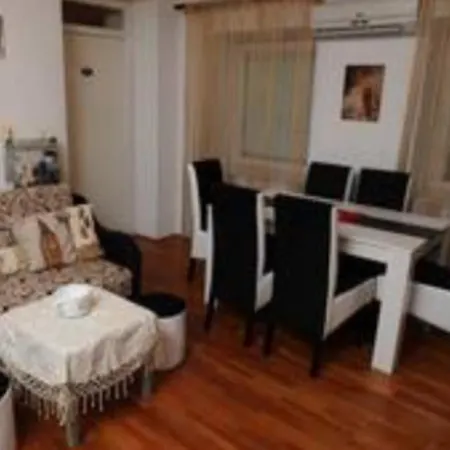 Central Market Plaza Promo Price ! Belgrade Room photo